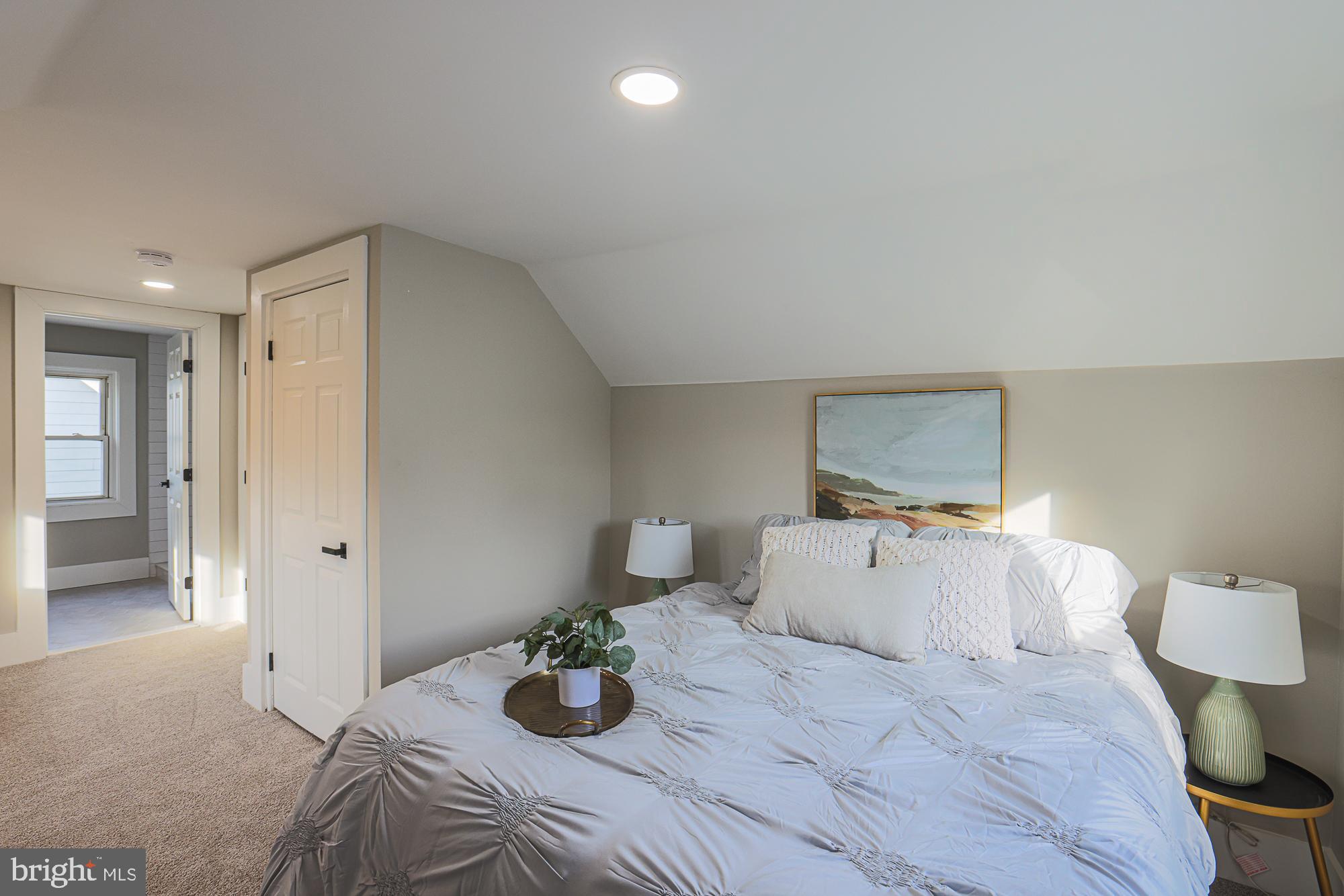 LAKE EVESHAM - Residential