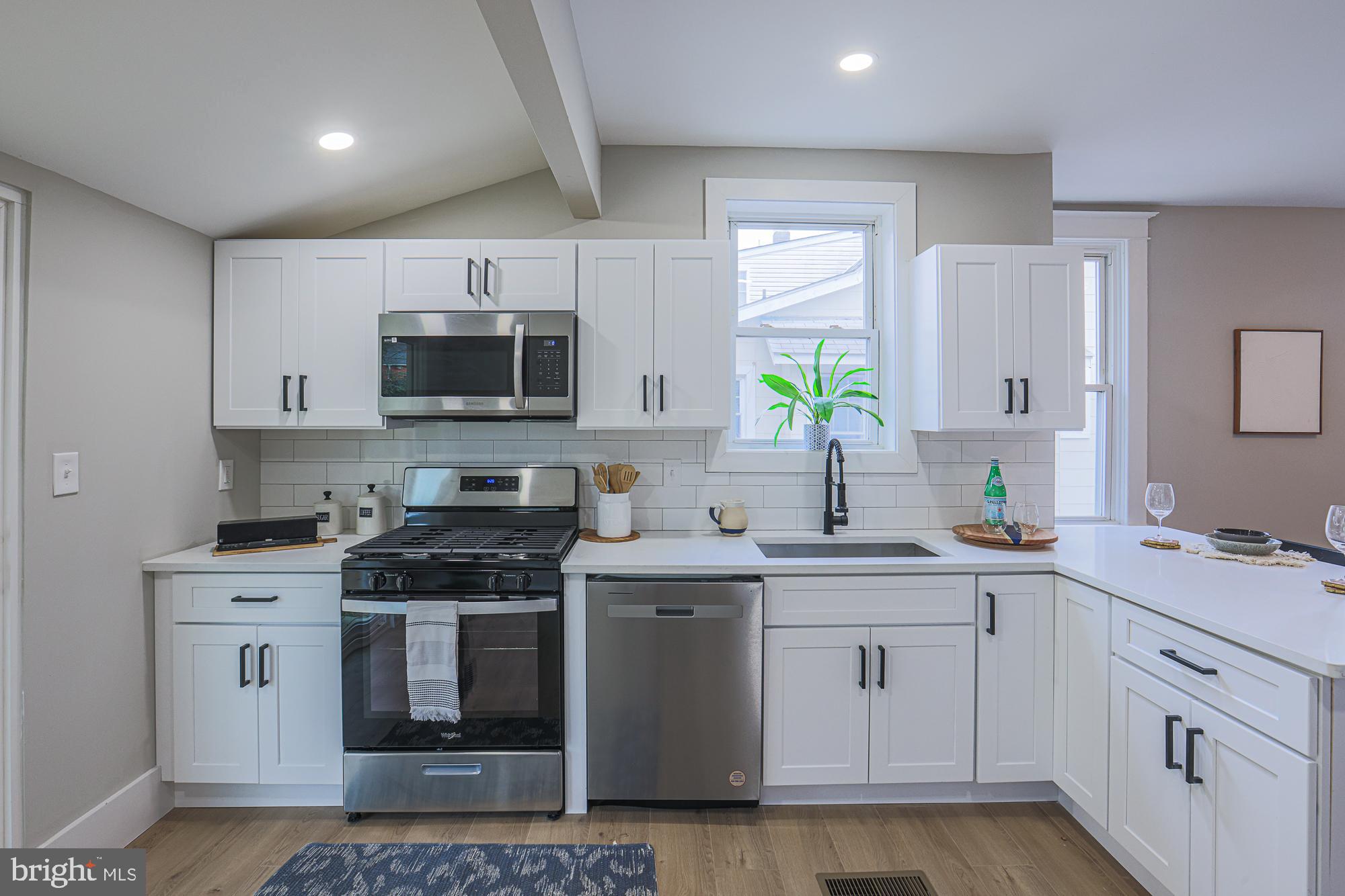 LAKE EVESHAM - Residential