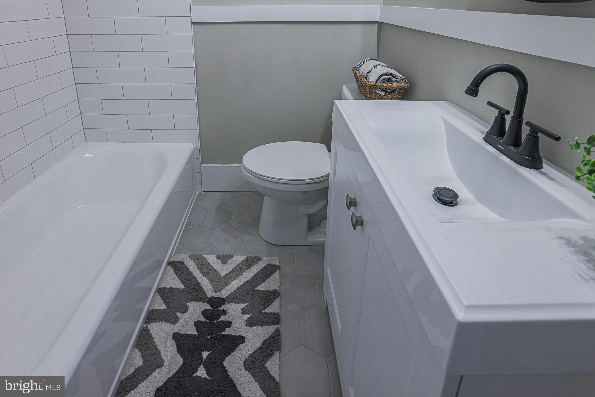 LAKE EVESHAM - Residential