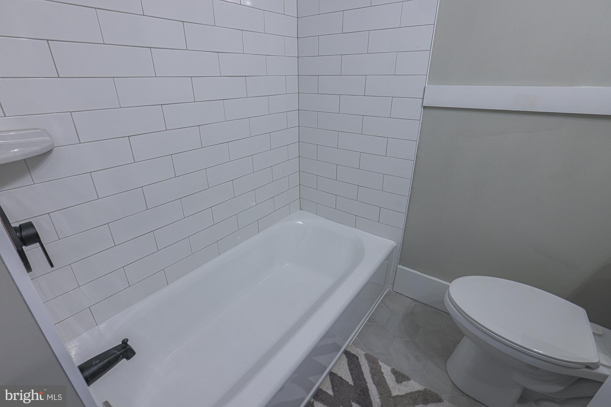 LAKE EVESHAM - Residential