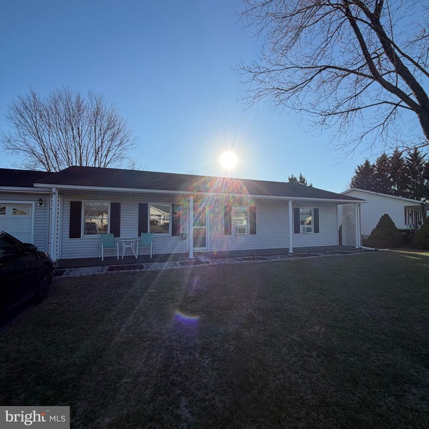 Welcome to this well maintained home of 3 bedroom and 2 full bathroom.  Move-in ready. 
Schedule your showing today!