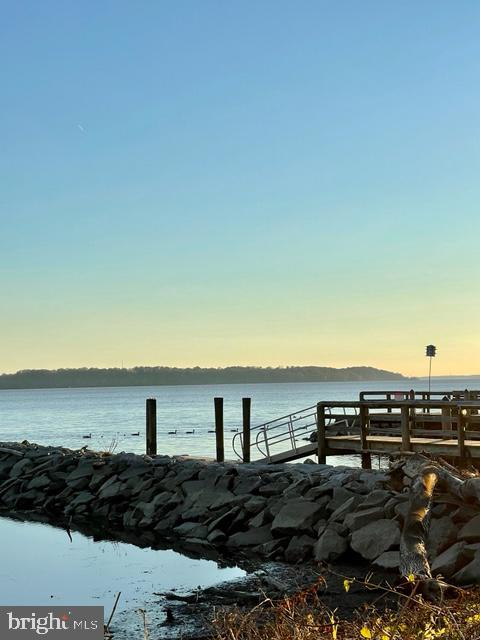 HALLOWING POINT RIVER ESTATES - Residential Lease