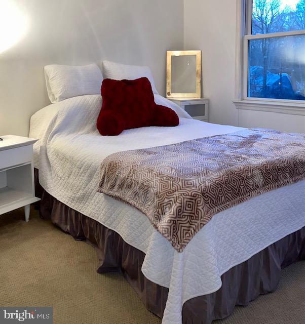 HALLOWING POINT RIVER ESTATES - Residential Lease