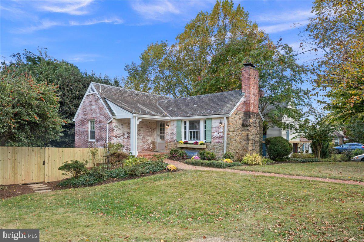 1606 N SPRINGWOOD DRIVE