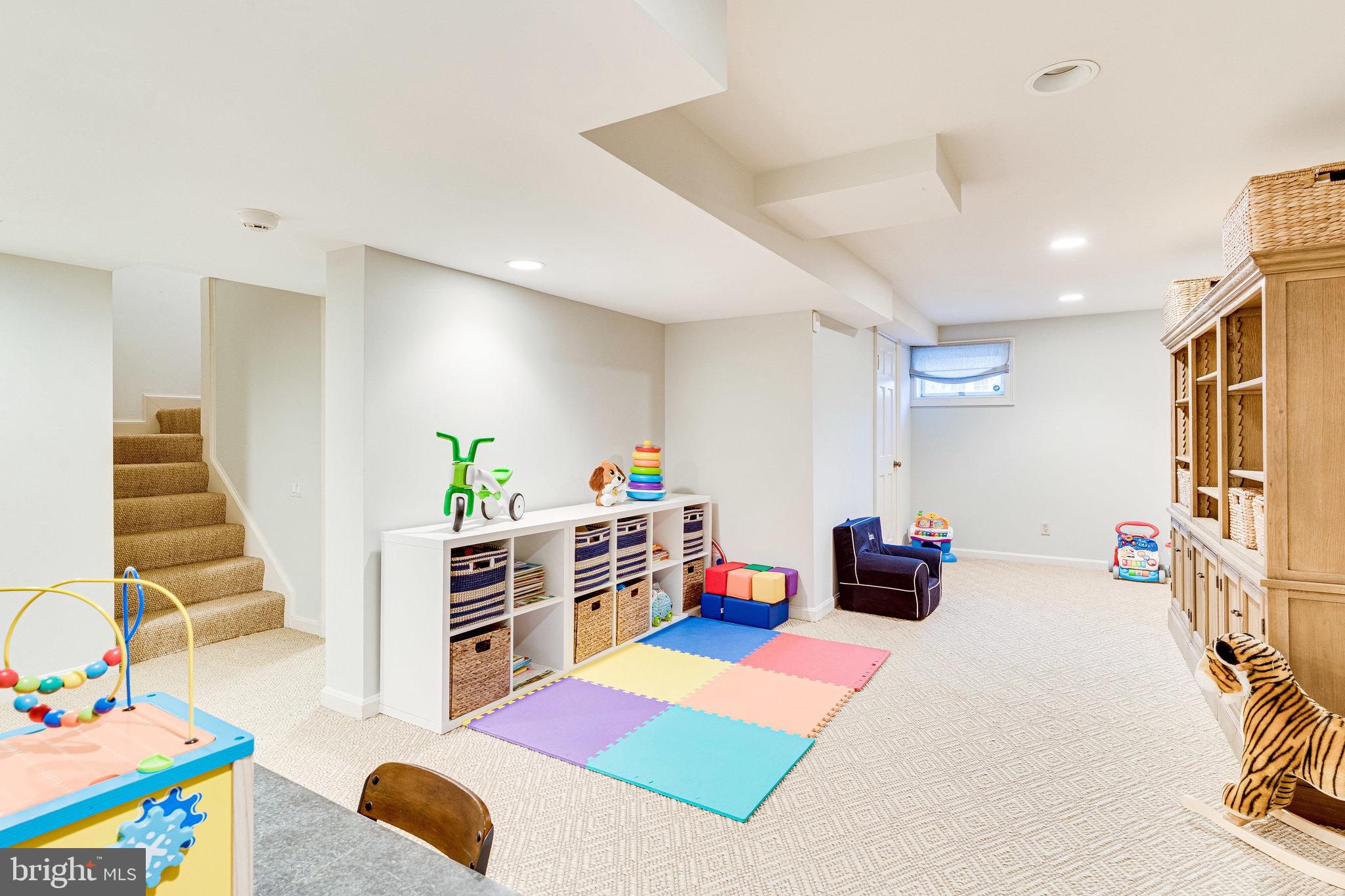 SPRING VALLEY - Residential