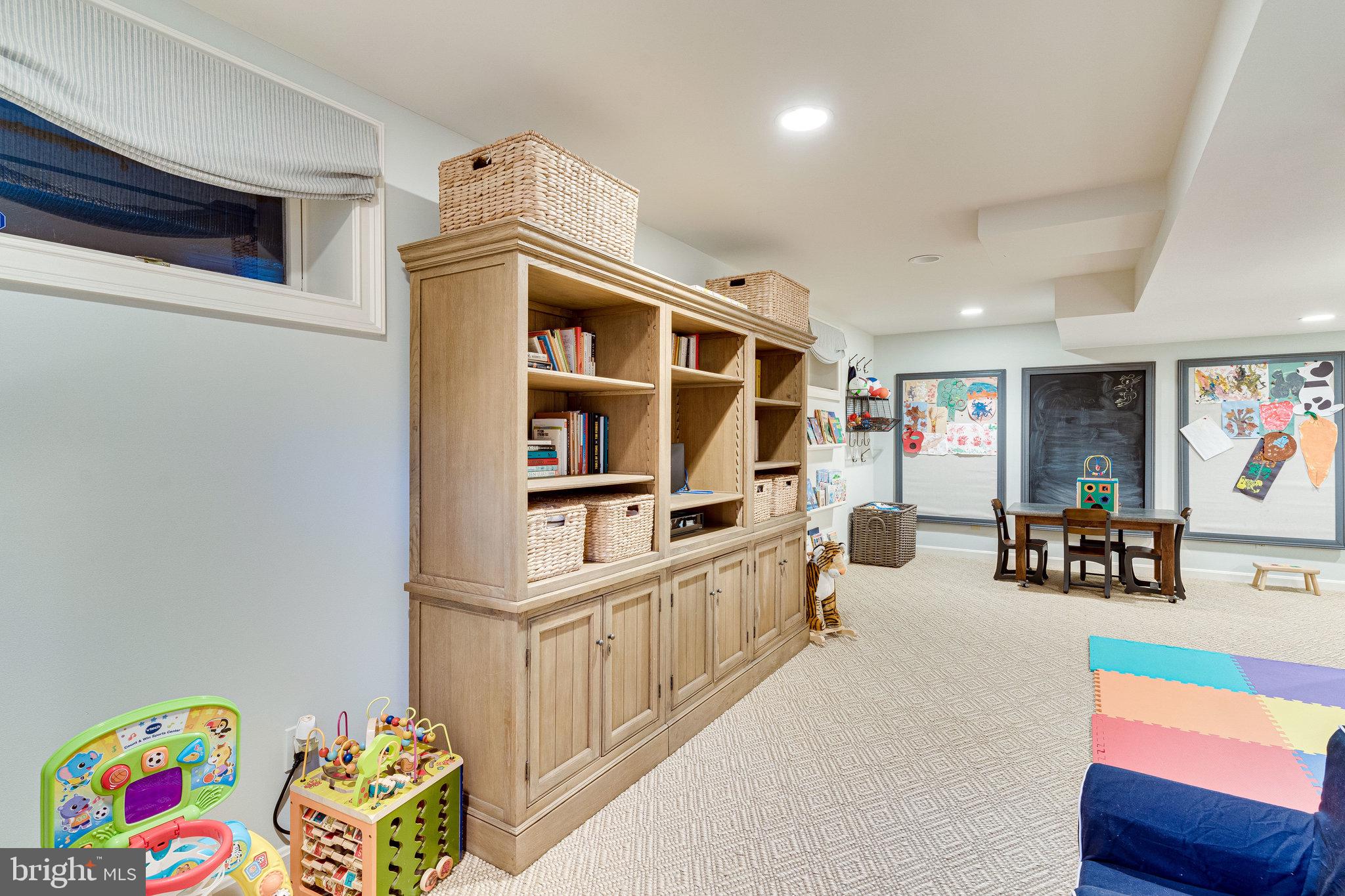 SPRING VALLEY - Residential