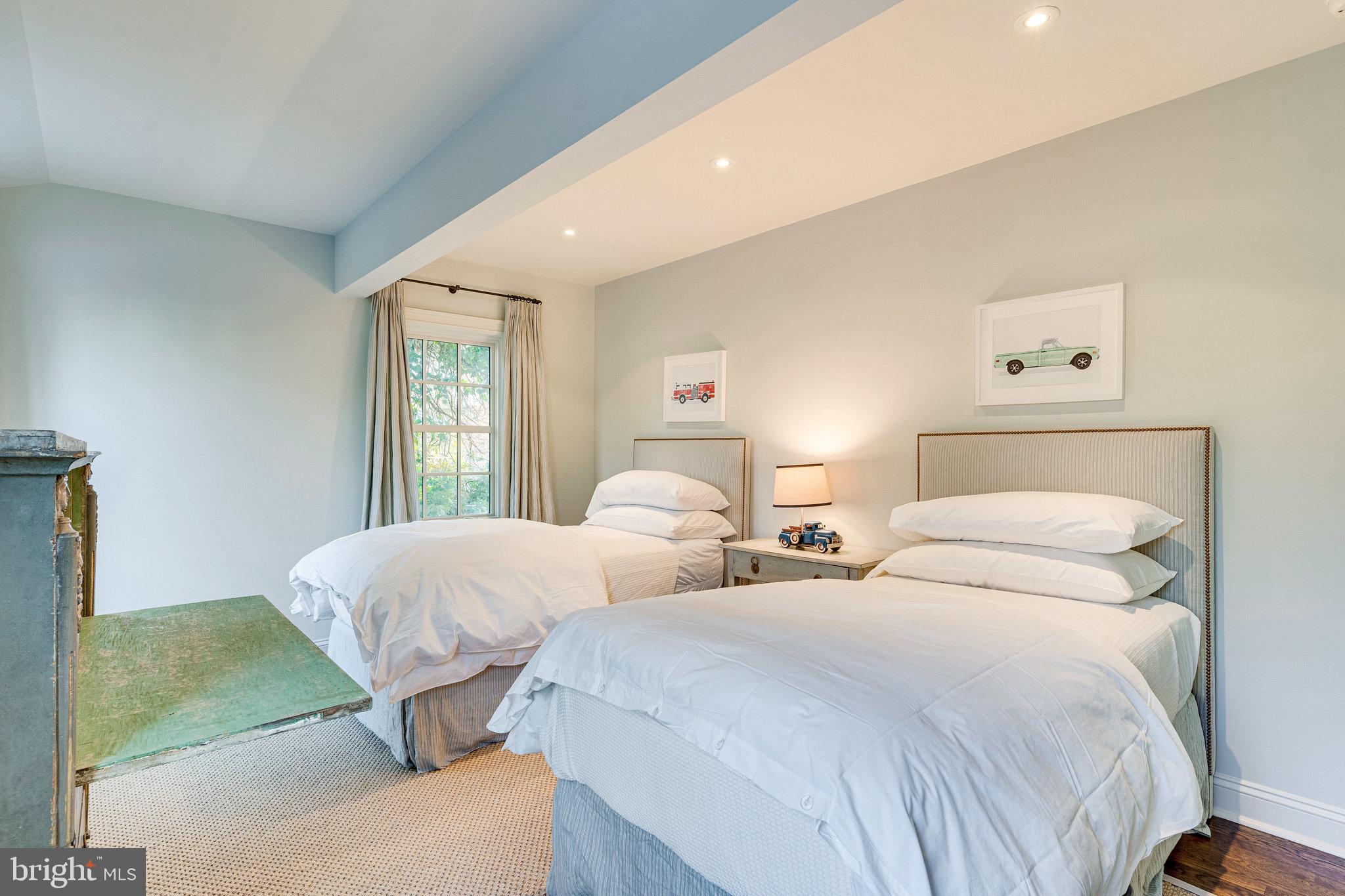 SPRING VALLEY - Residential