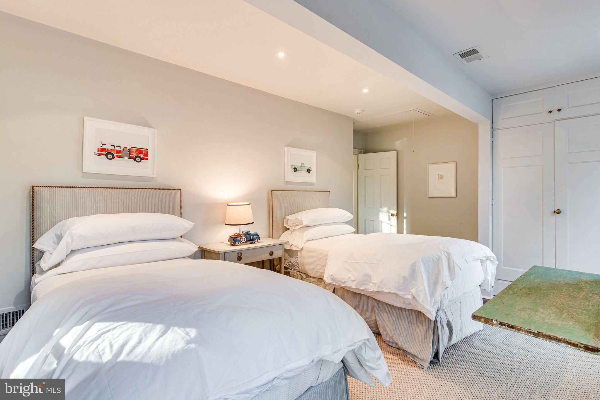 SPRING VALLEY - Residential