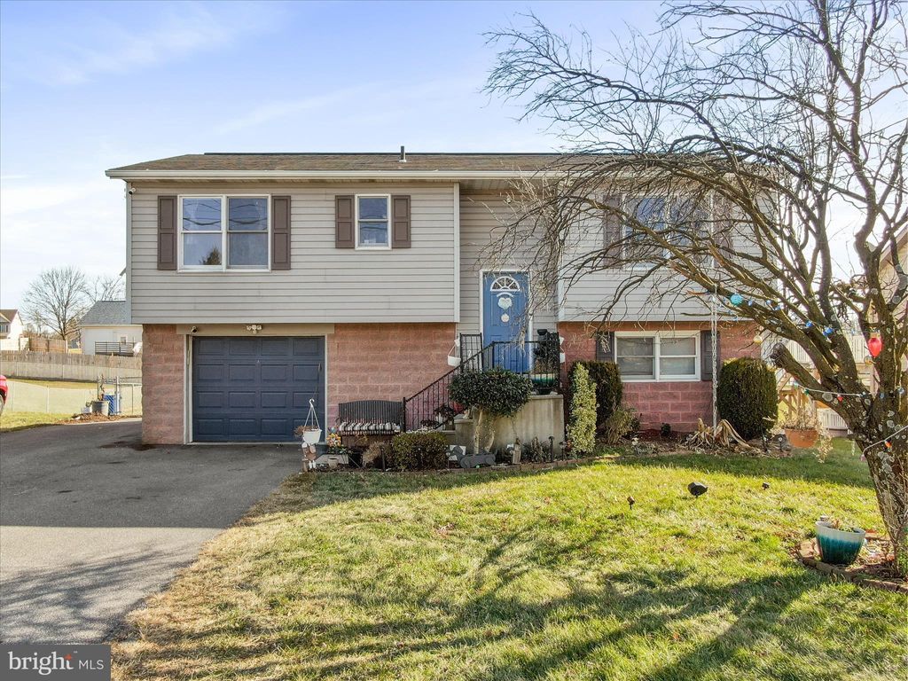 Photo of 1294 Warm Spring Road, CHAMBERSBURG, PA 17202 (MLS # PAFL2031892)