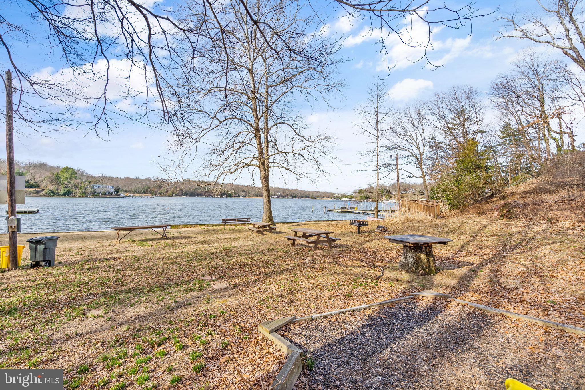 HOLLYWOOD ON SEVERN - Residential