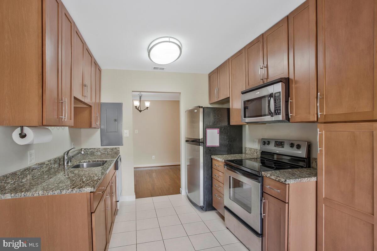 NORTH GREEN CONDOMINIUMS - Residential Lease