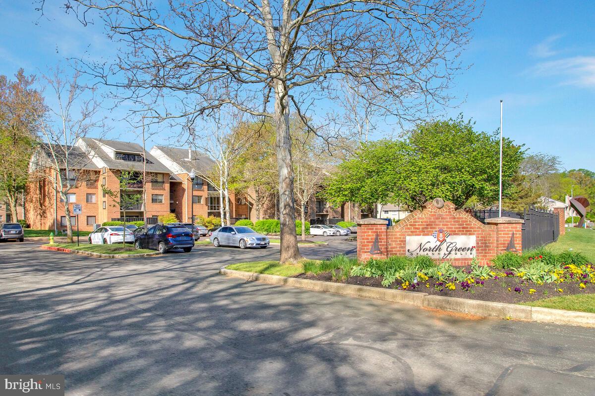 NORTH GREEN CONDOMINIUMS - Residential Lease