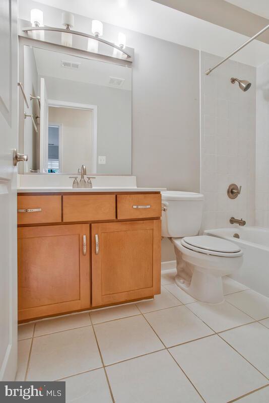 NORTH GREEN CONDOMINIUMS - Residential Lease