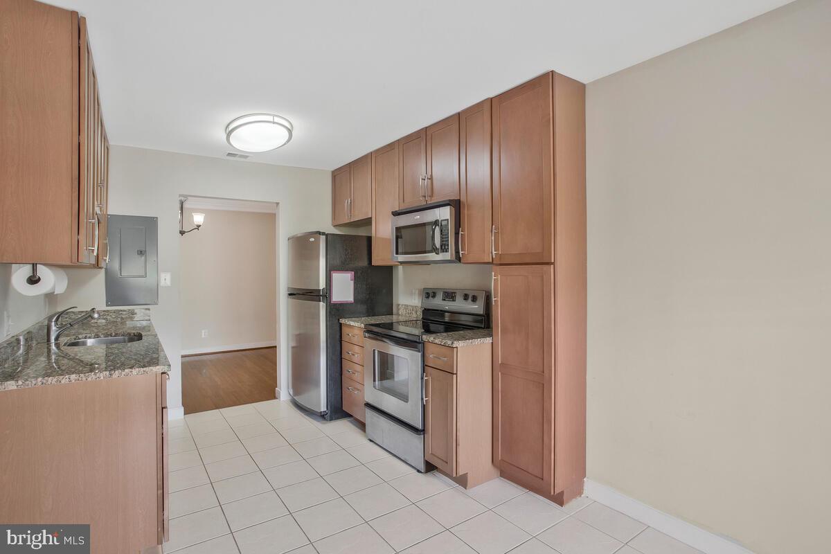 NORTH GREEN CONDOMINIUMS - Residential Lease