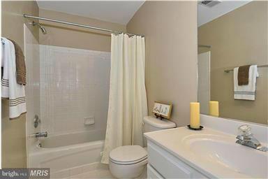 POTOMAC OAKS - Residential Lease