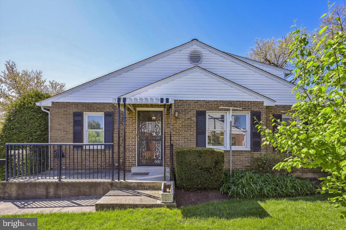 LAUREL OAKS - Residential Lease