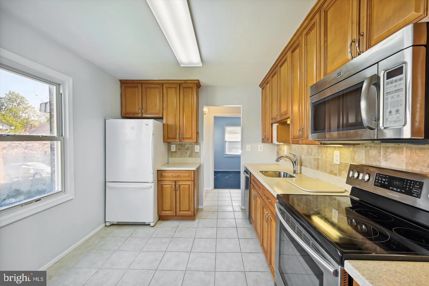 LAUREL OAKS - Residential Lease