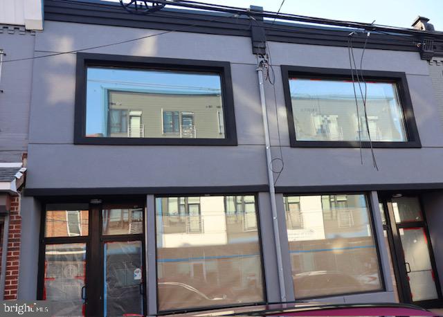 🚨 APRIL 13TH OPEN HOUSE. TIME: 12-2PM.🚨
COME ON OUT AND SEE THIS BEAUTY IN PERSON.
NEWLY RENOVATED. MOTIVATED BUYERS ONLY.
2728-2730 North 5th Street. Commercial Property For Sale. Must be purchased together.
2 Apartments on 2nd level, separate entrances. Beautiful store front. Located on a busy avenue.
Hardwood flooring, open concept, yard space. Basements can be used for storage.
Schedule Your Showing Today!!