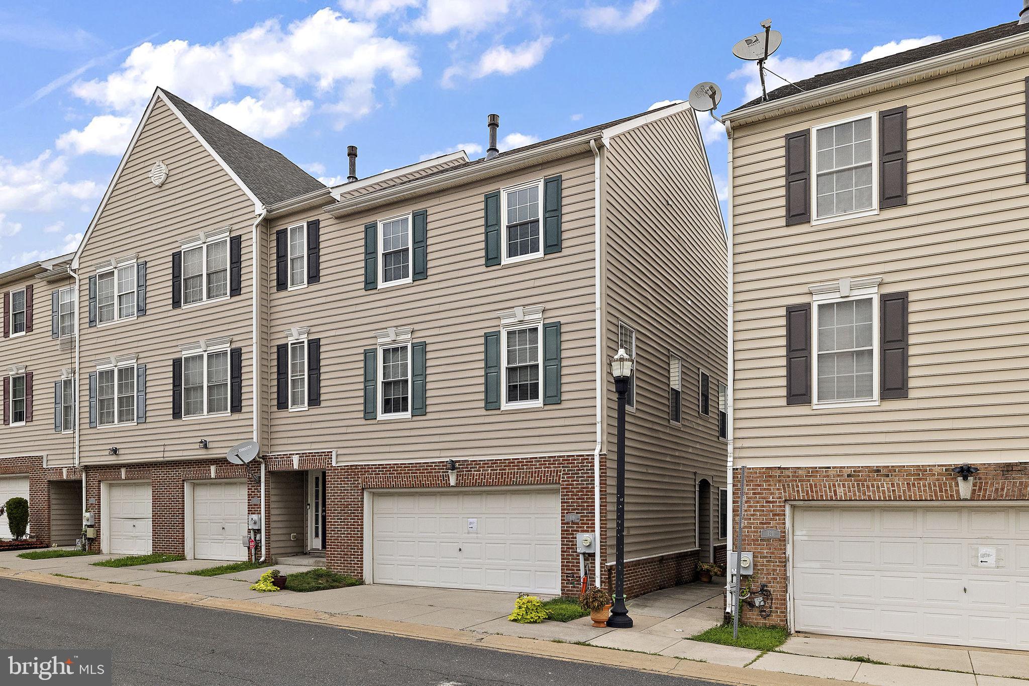 119 MCMULLEN CIRCLE