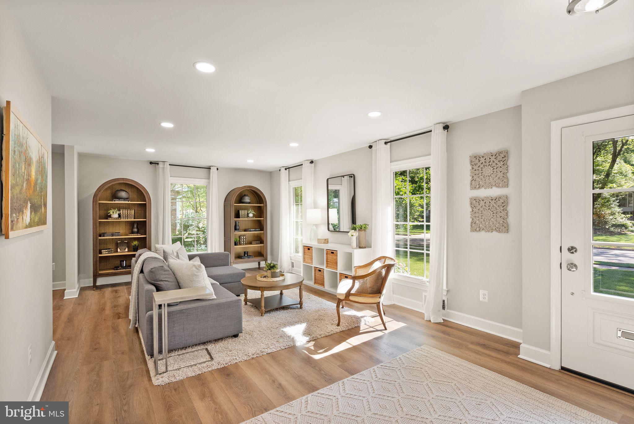 RIVERSIDE GARDENS - Residential