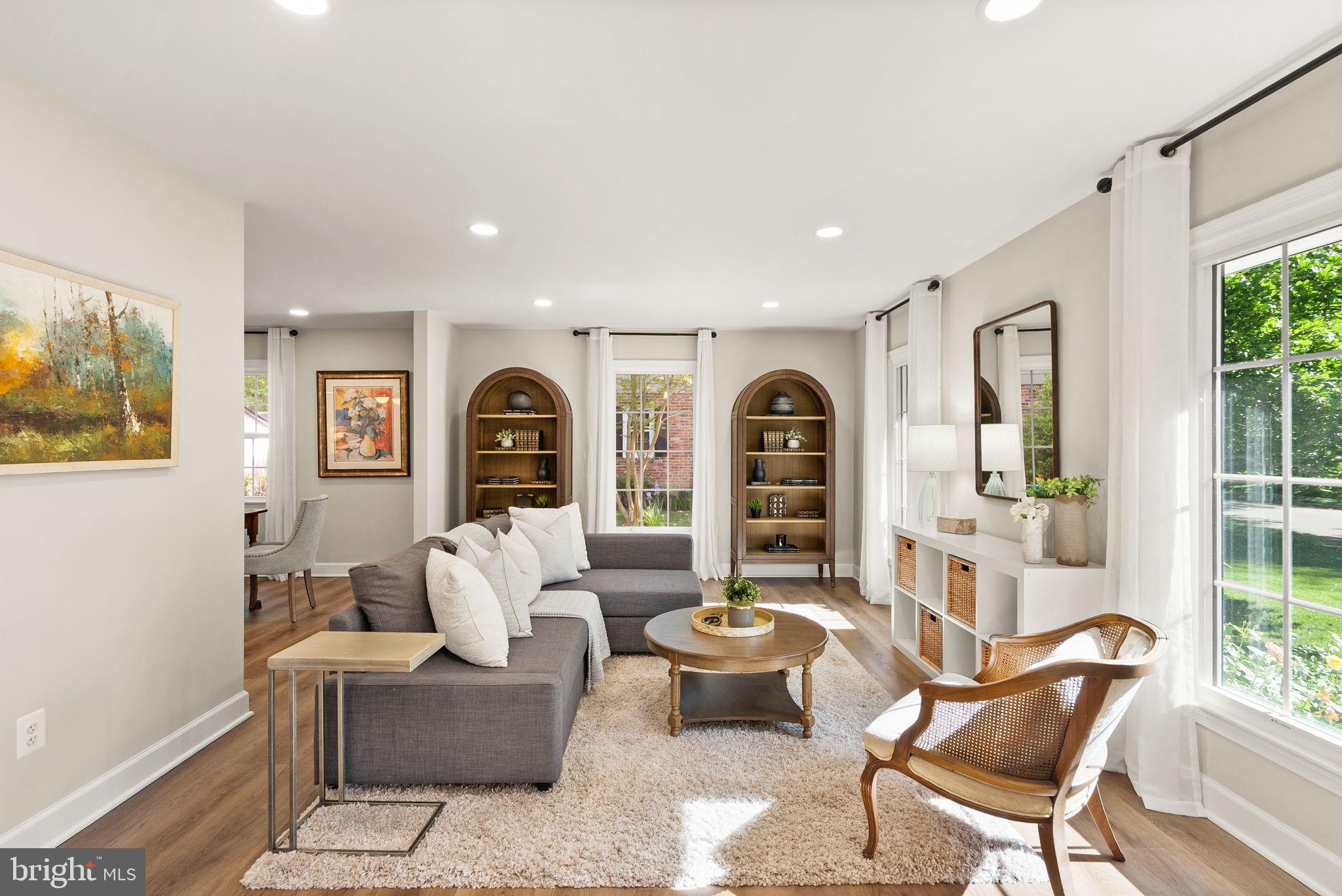 RIVERSIDE GARDENS - Residential