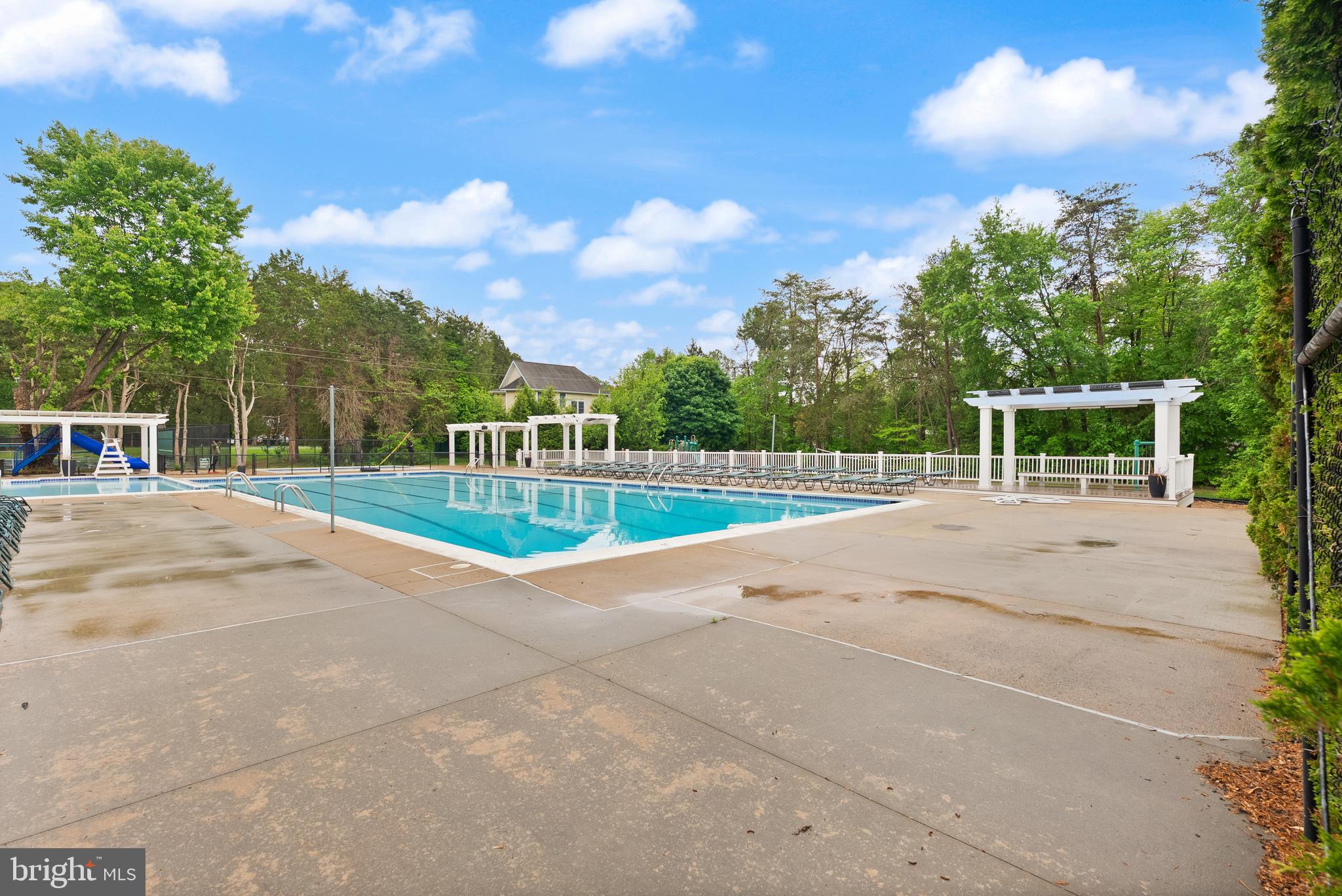 RIVERSIDE GARDENS - Residential