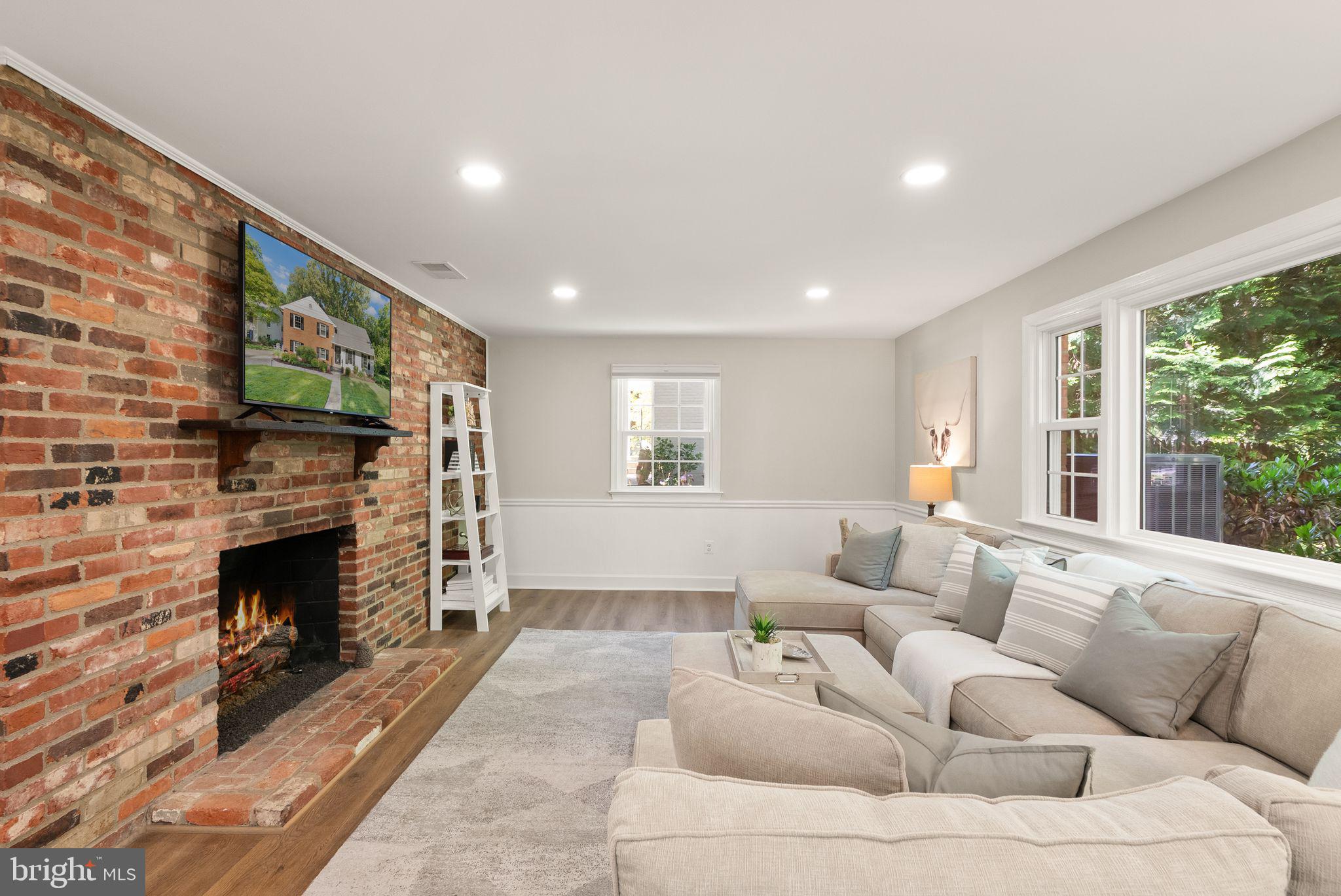RIVERSIDE GARDENS - Residential