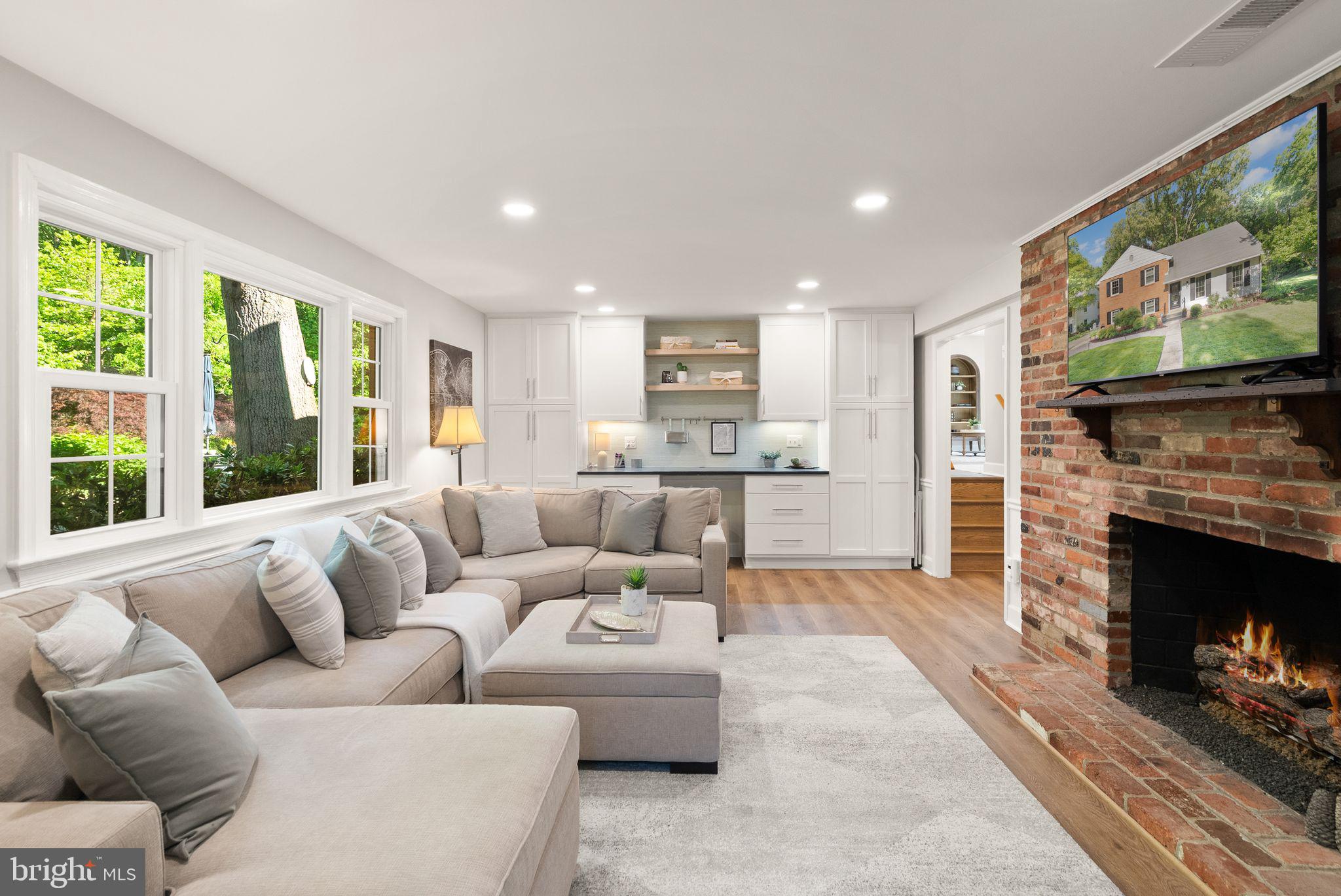 RIVERSIDE GARDENS - Residential