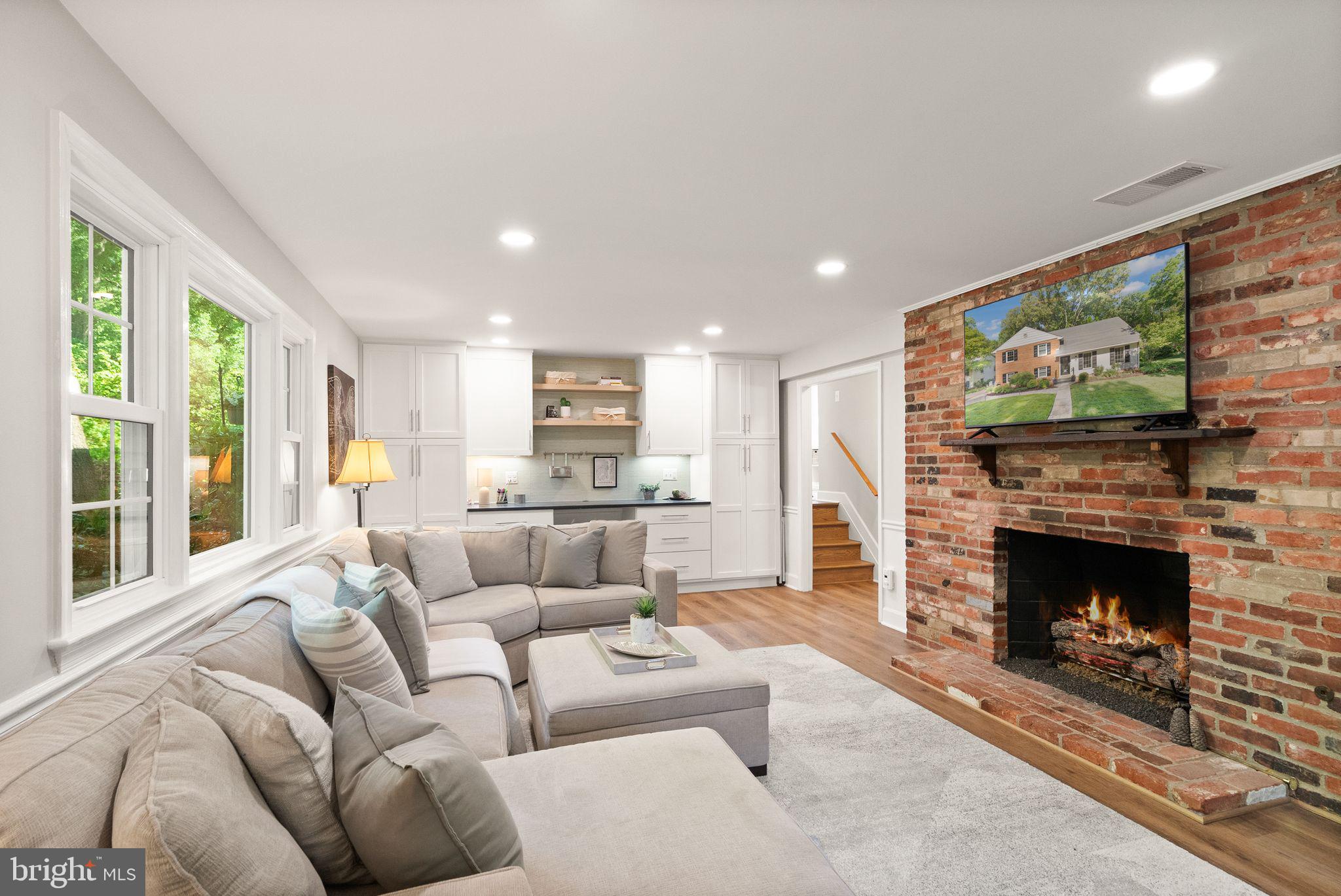 RIVERSIDE GARDENS - Residential