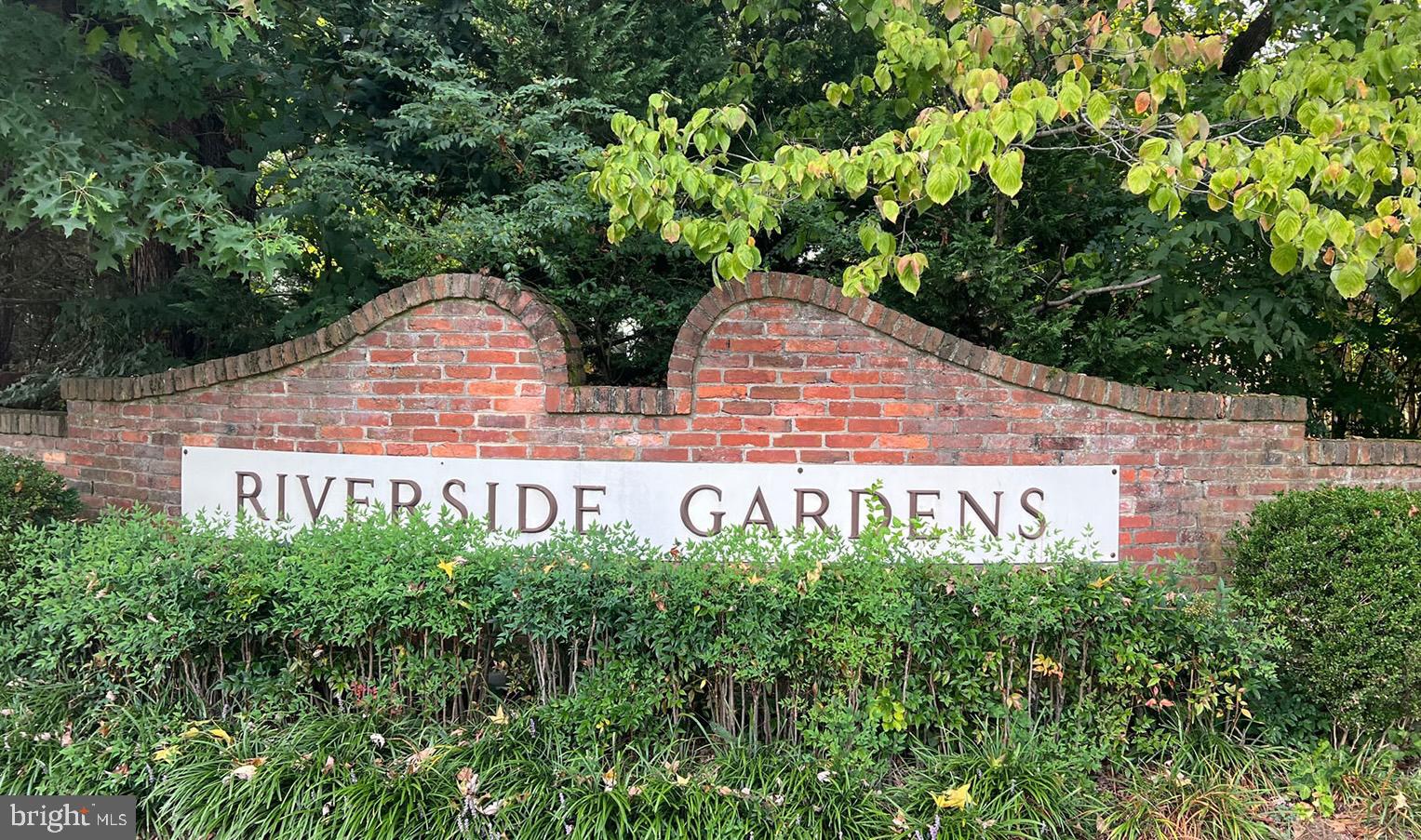 RIVERSIDE GARDENS - Residential