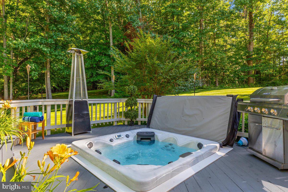 ESTATES AT ROSELAND - Residential