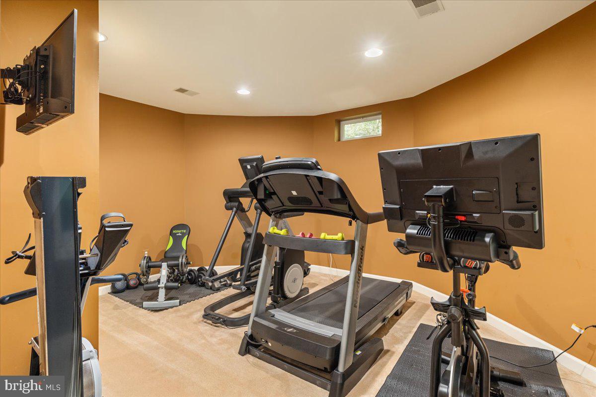 ESTATES AT ROSELAND - Residential