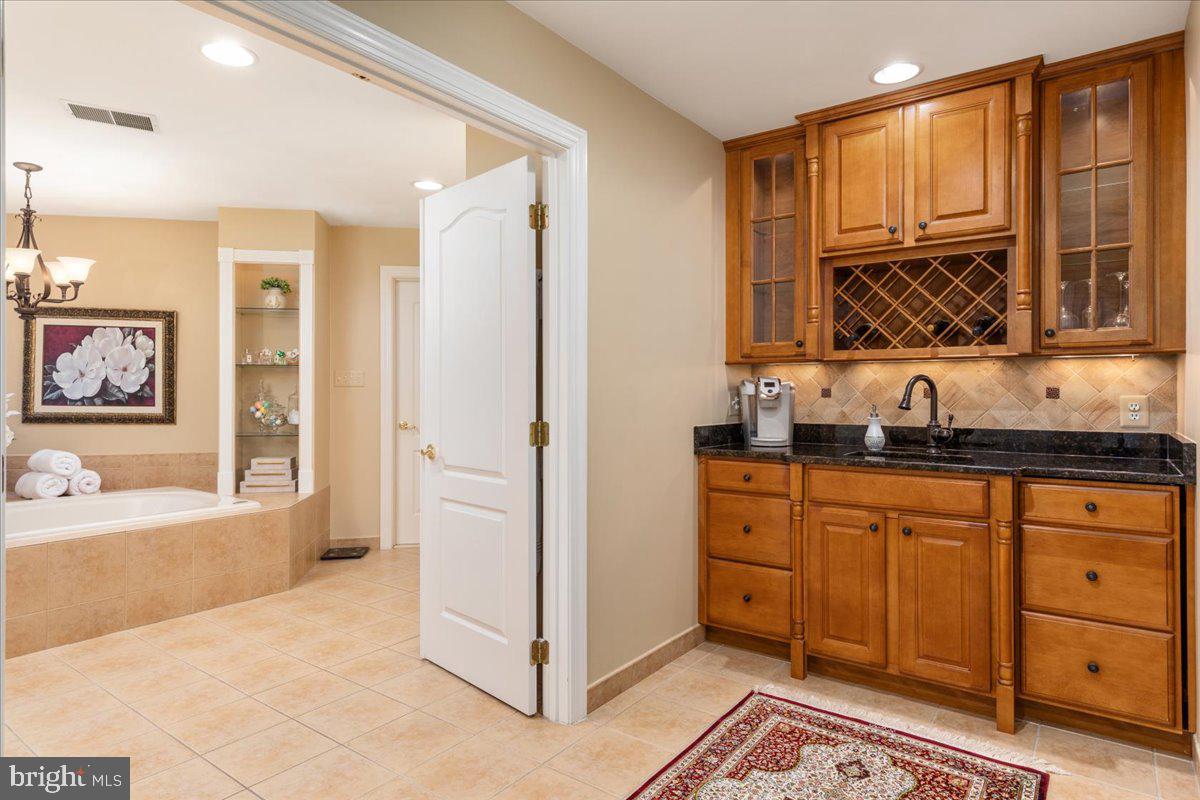 ESTATES AT ROSELAND - Residential