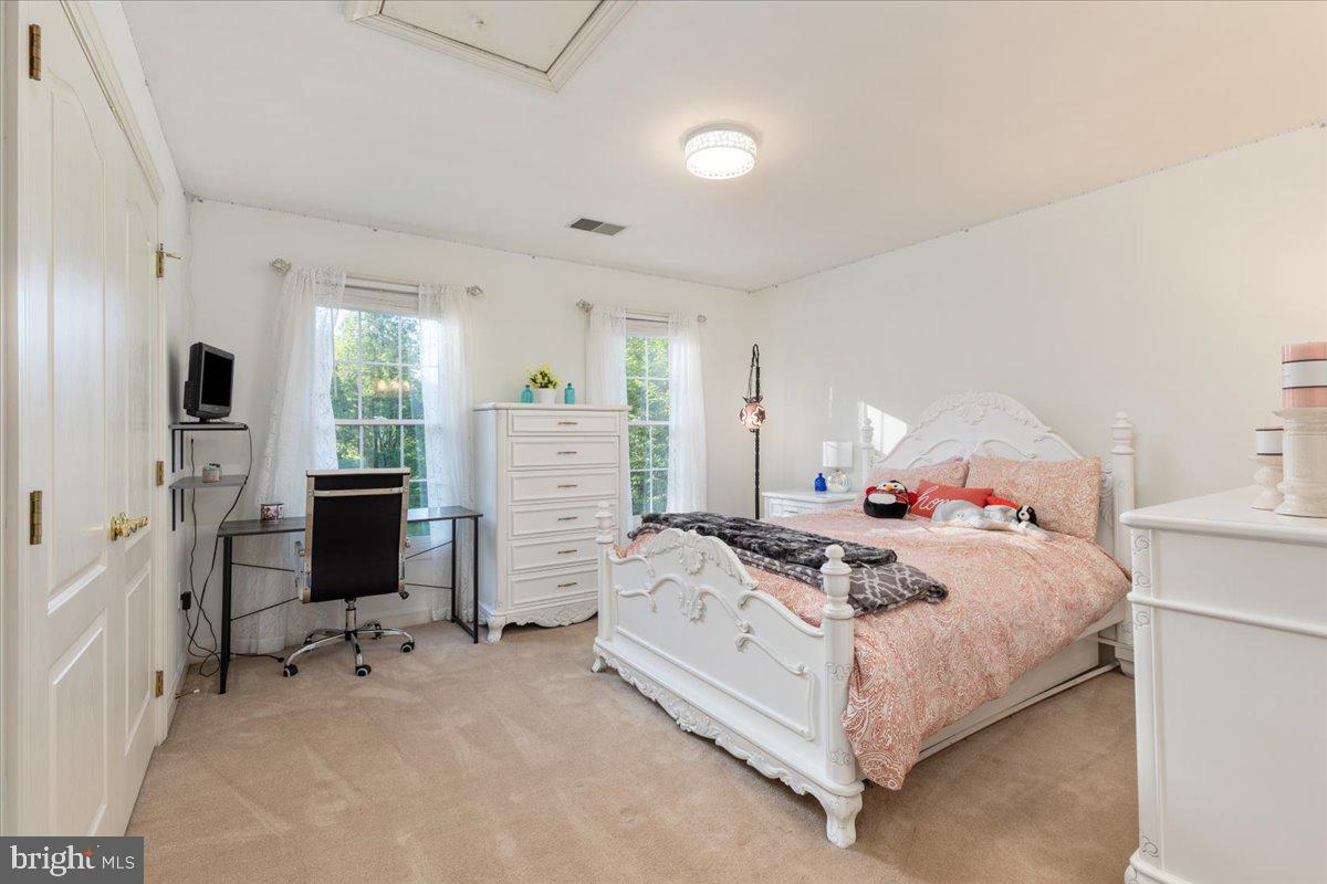 ESTATES AT ROSELAND - Residential