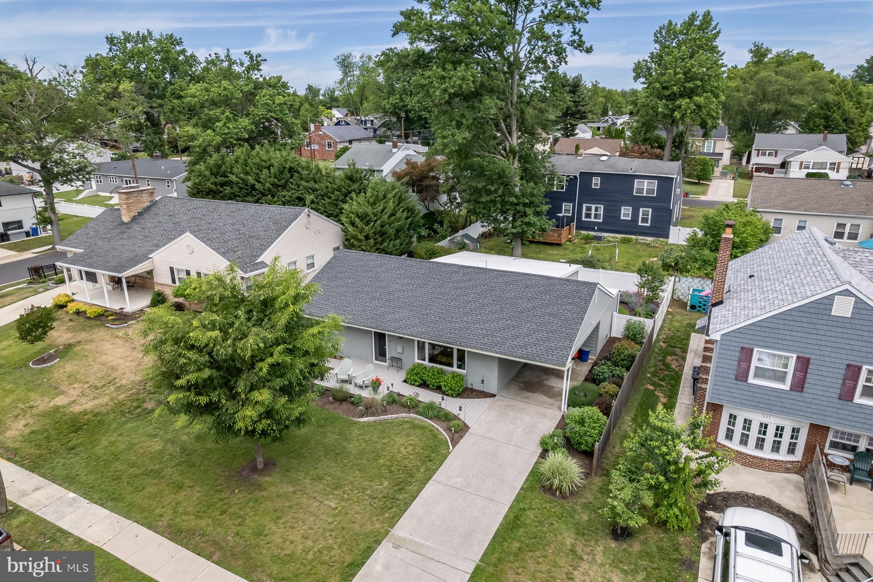 1013 LAKESHORE DRIVE