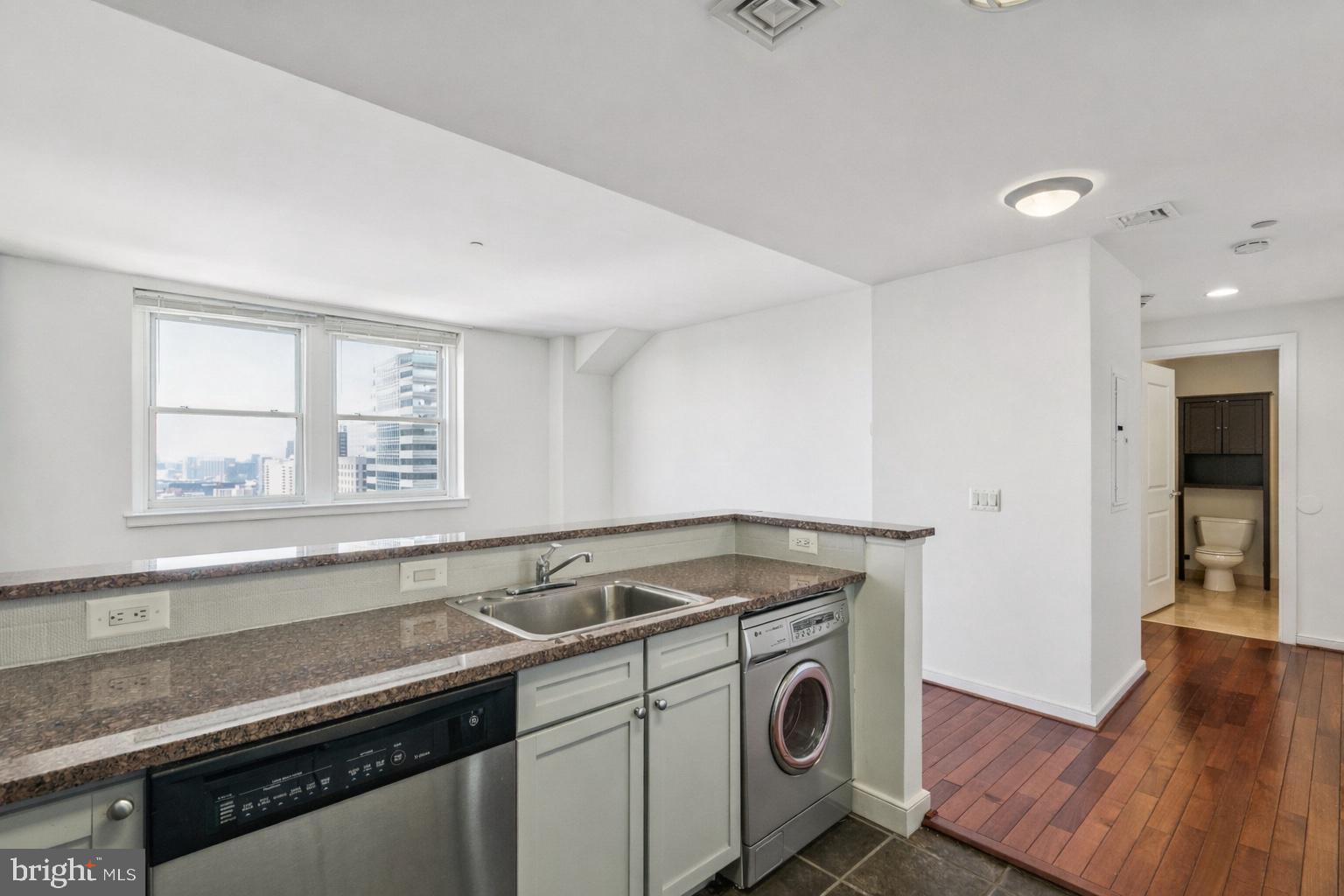 AVENUE OF THE ARTS - Residential