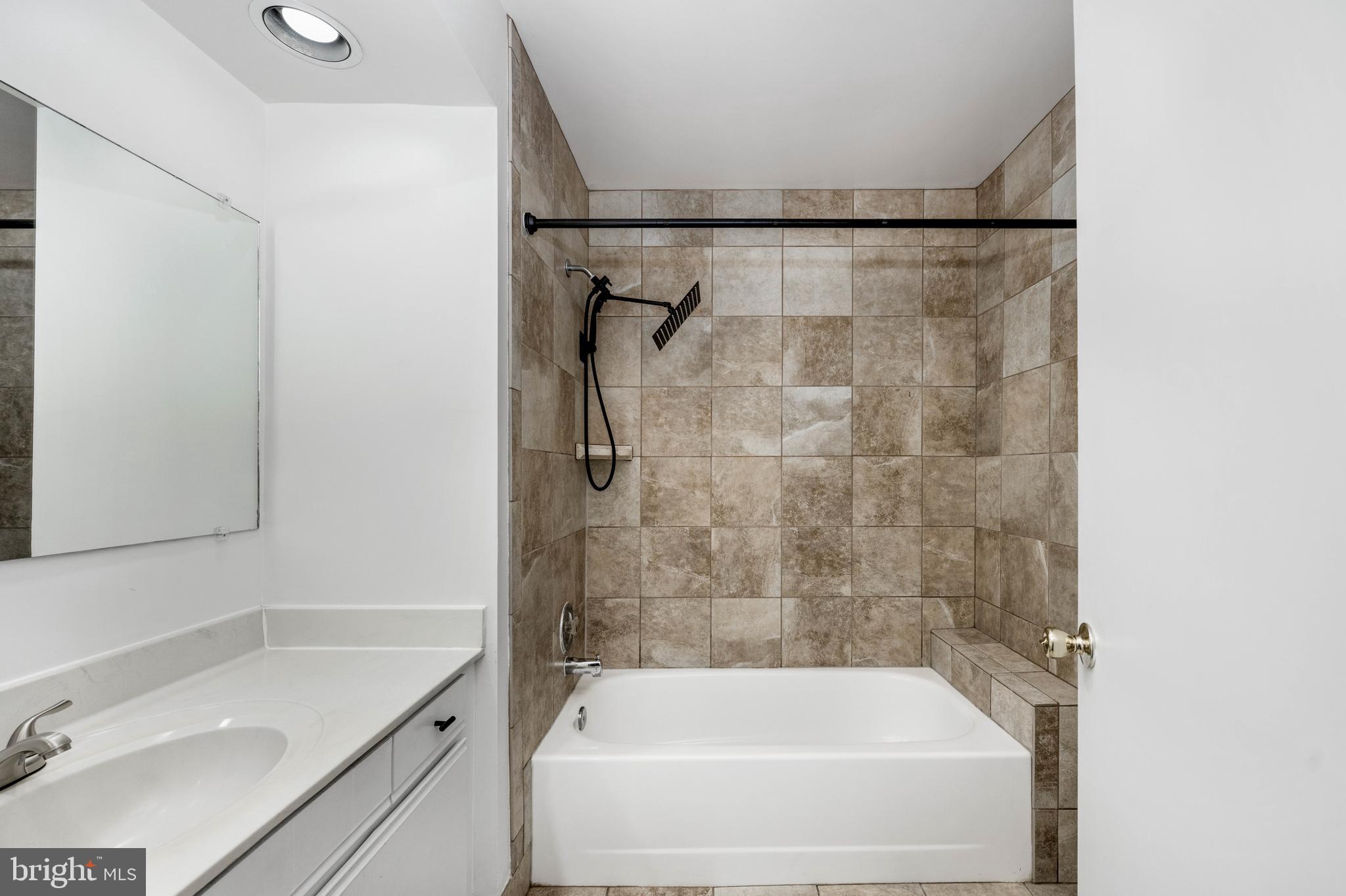 GRAYS POINTE - Residential