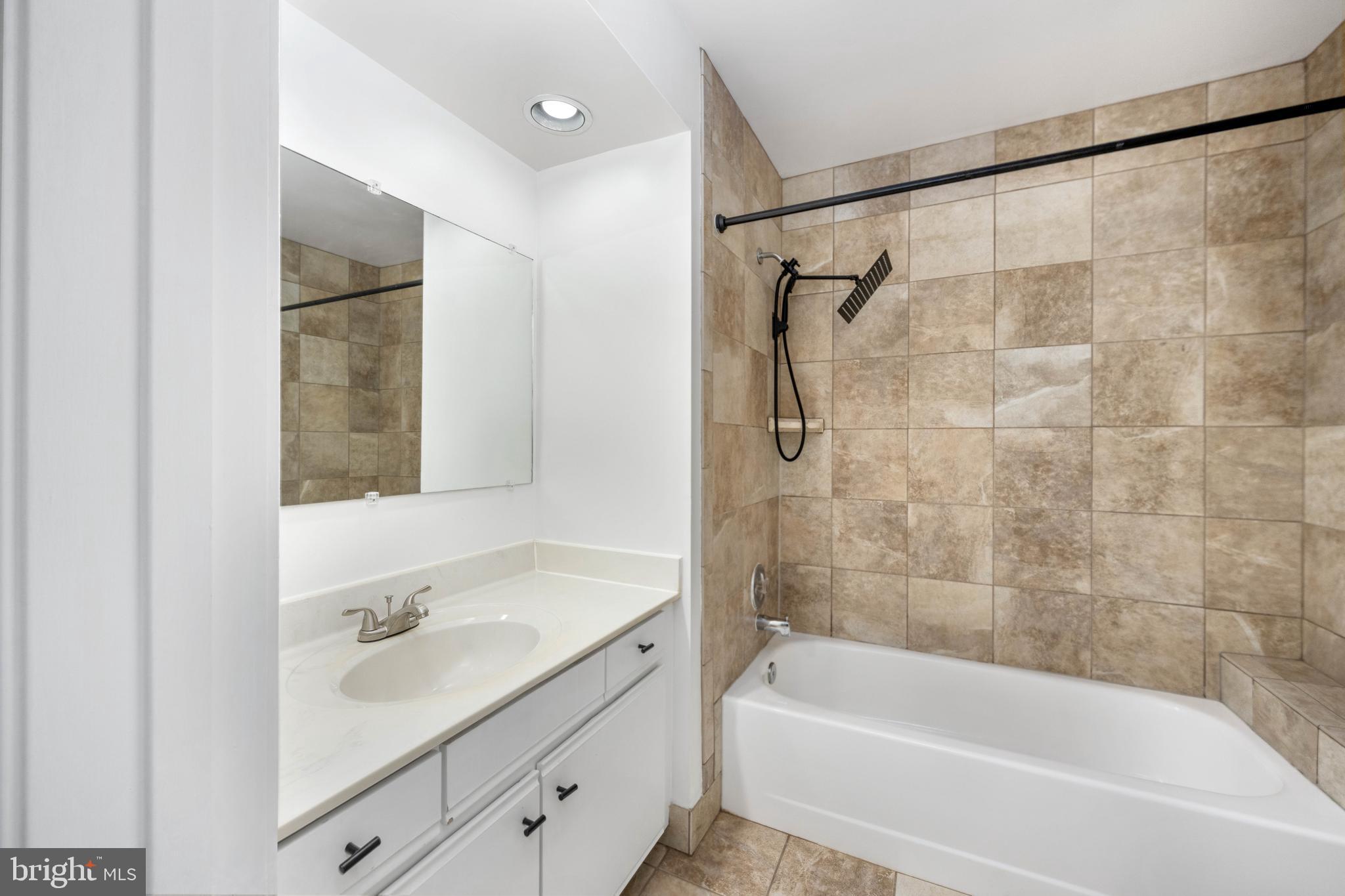 GRAYS POINTE - Residential