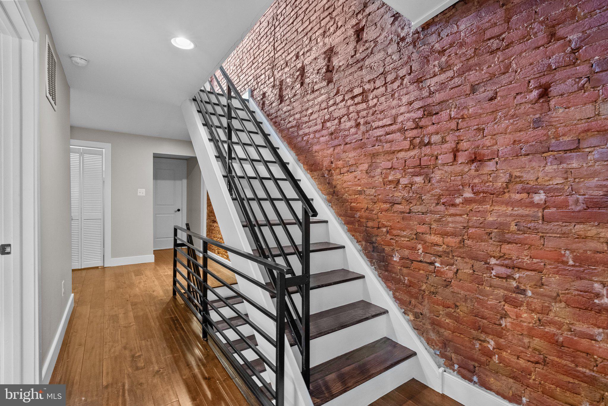 EAST KENSINGTON - Residential