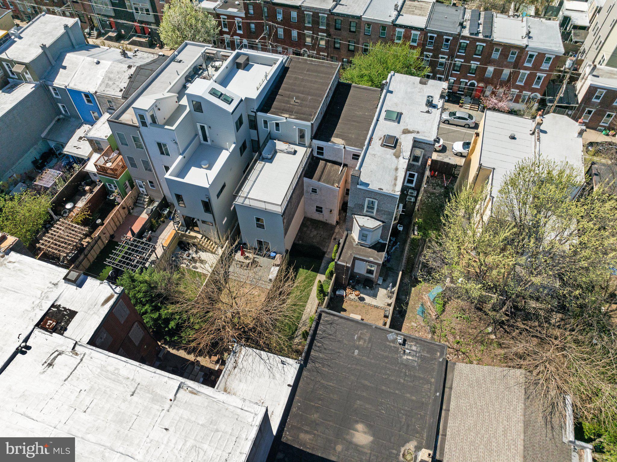 EAST KENSINGTON - Residential