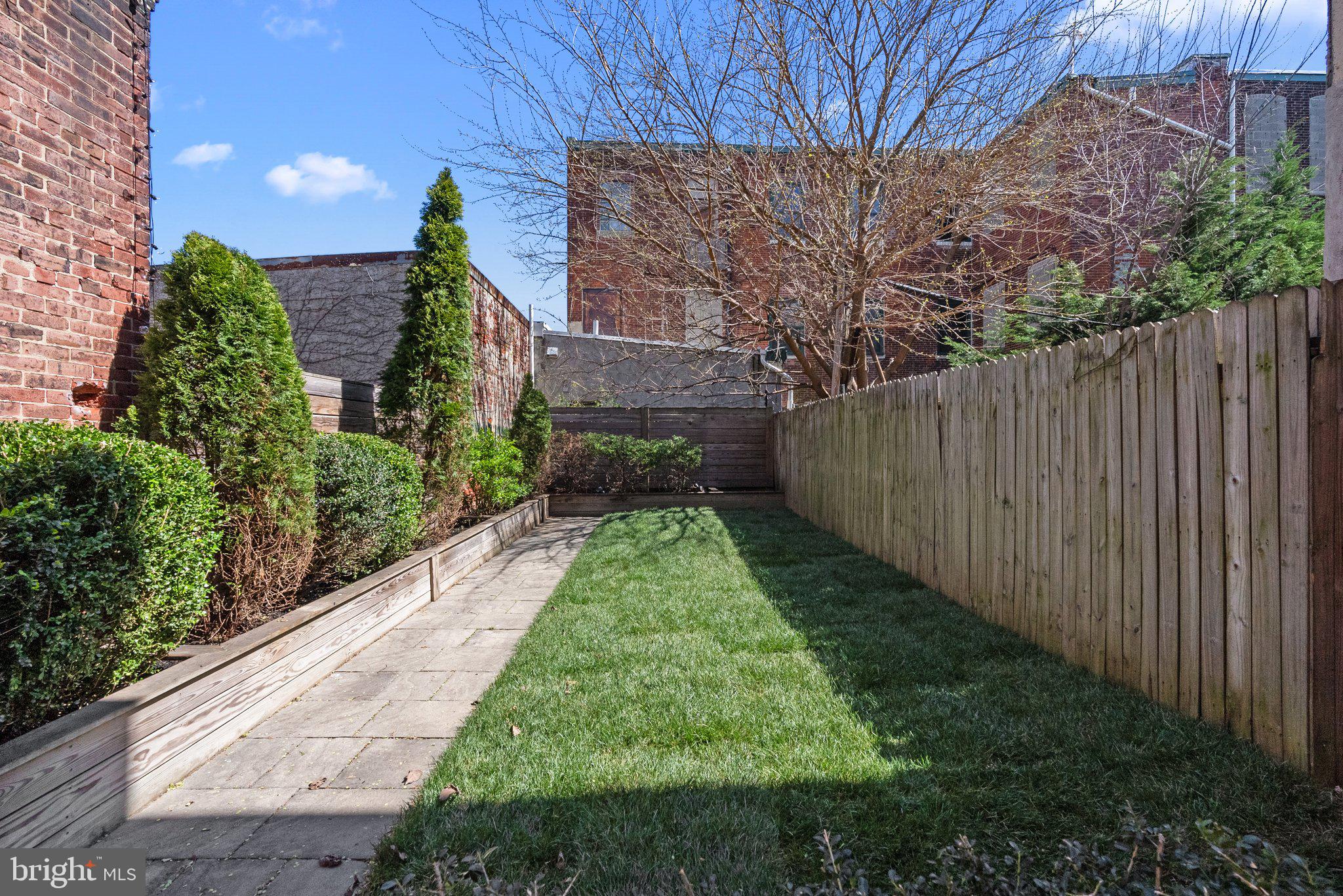 EAST KENSINGTON - Residential