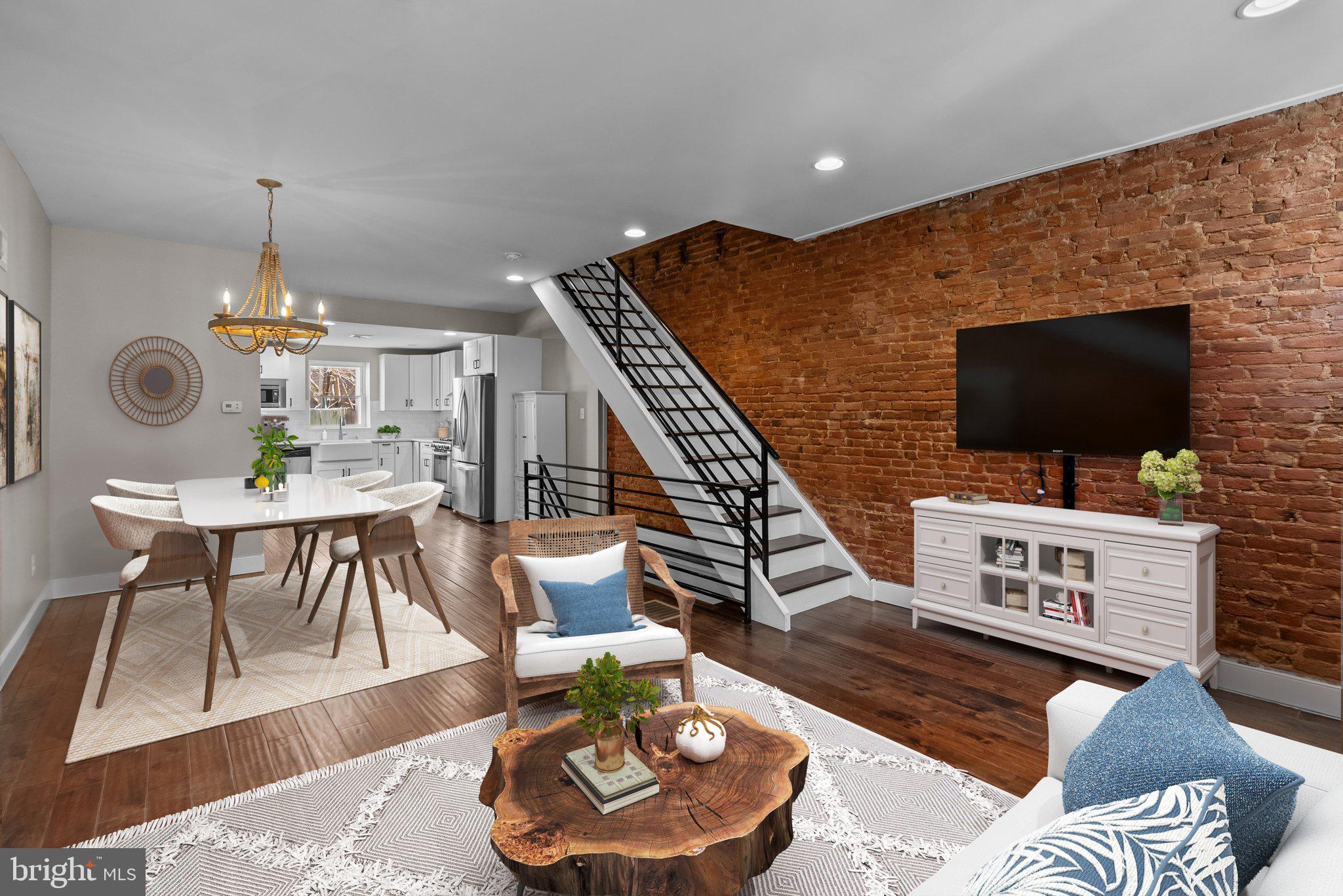 EAST KENSINGTON - Residential