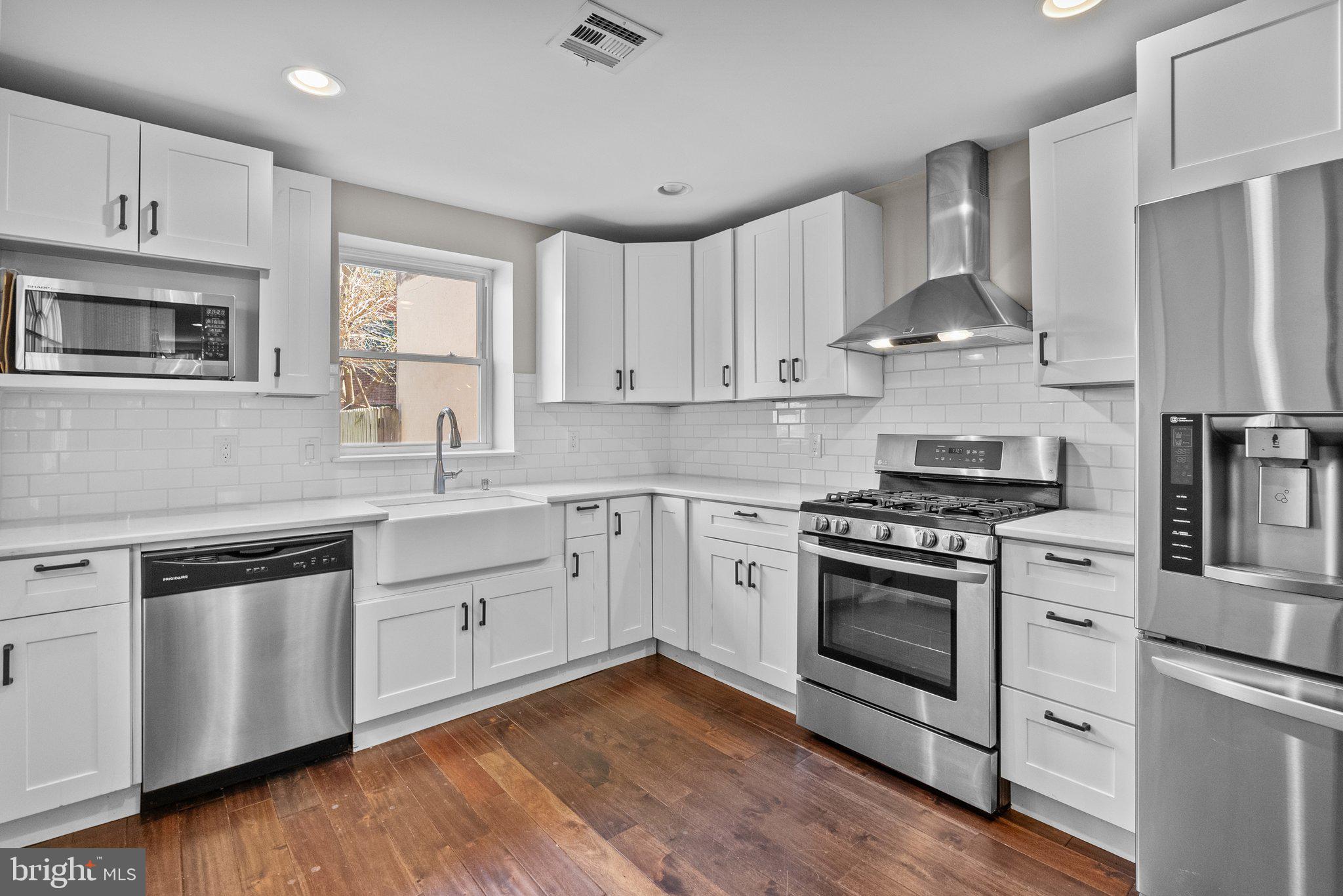 EAST KENSINGTON - Residential