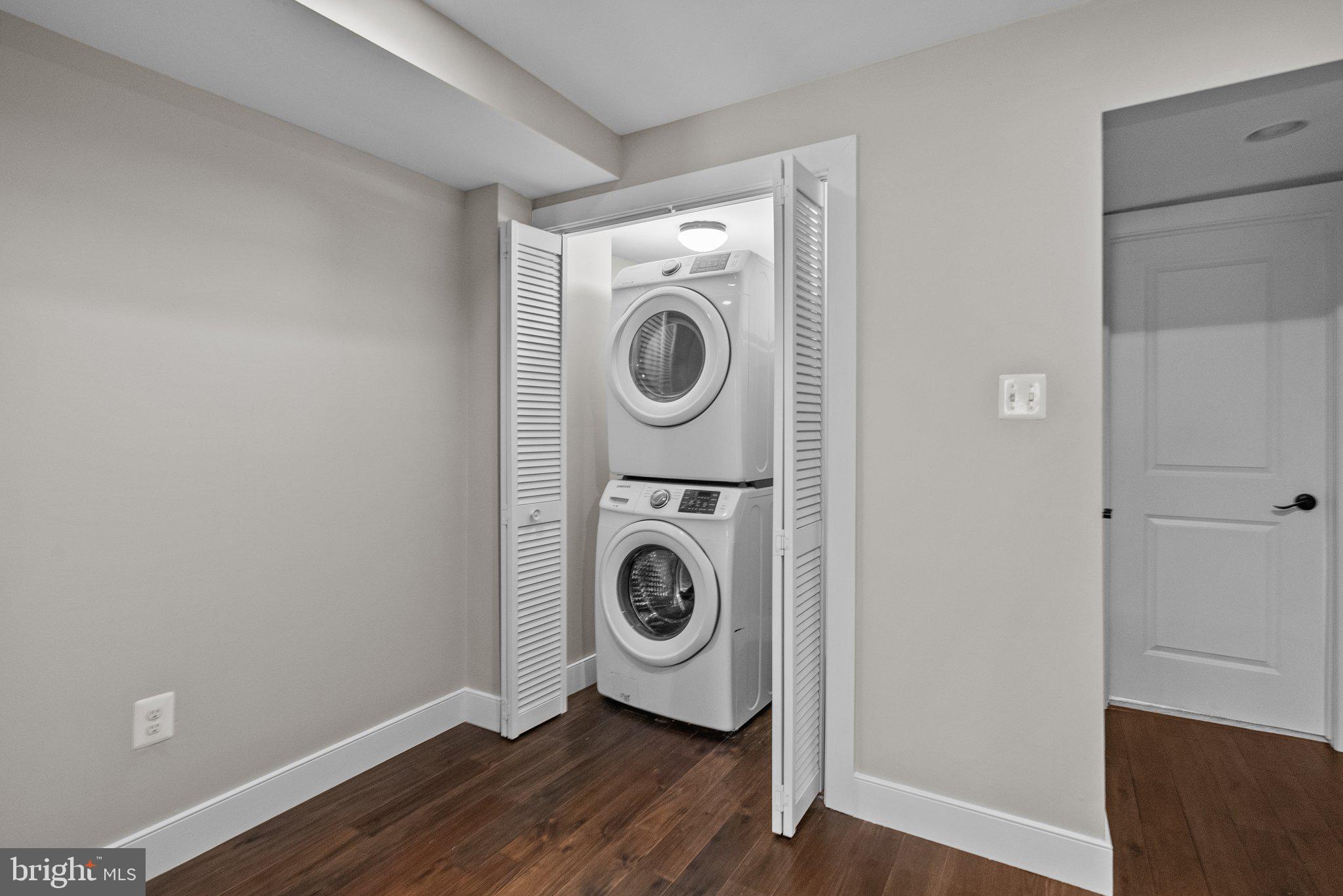 EAST KENSINGTON - Residential