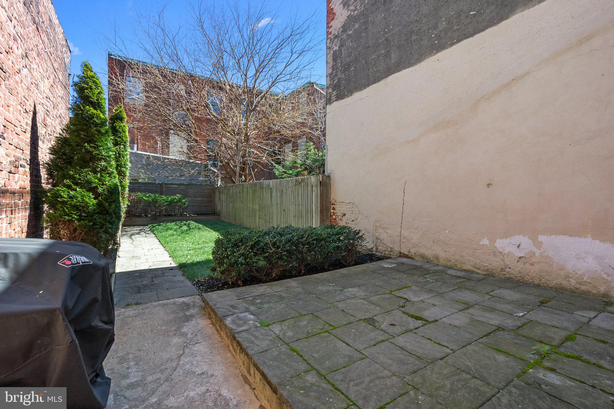 EAST KENSINGTON - Residential