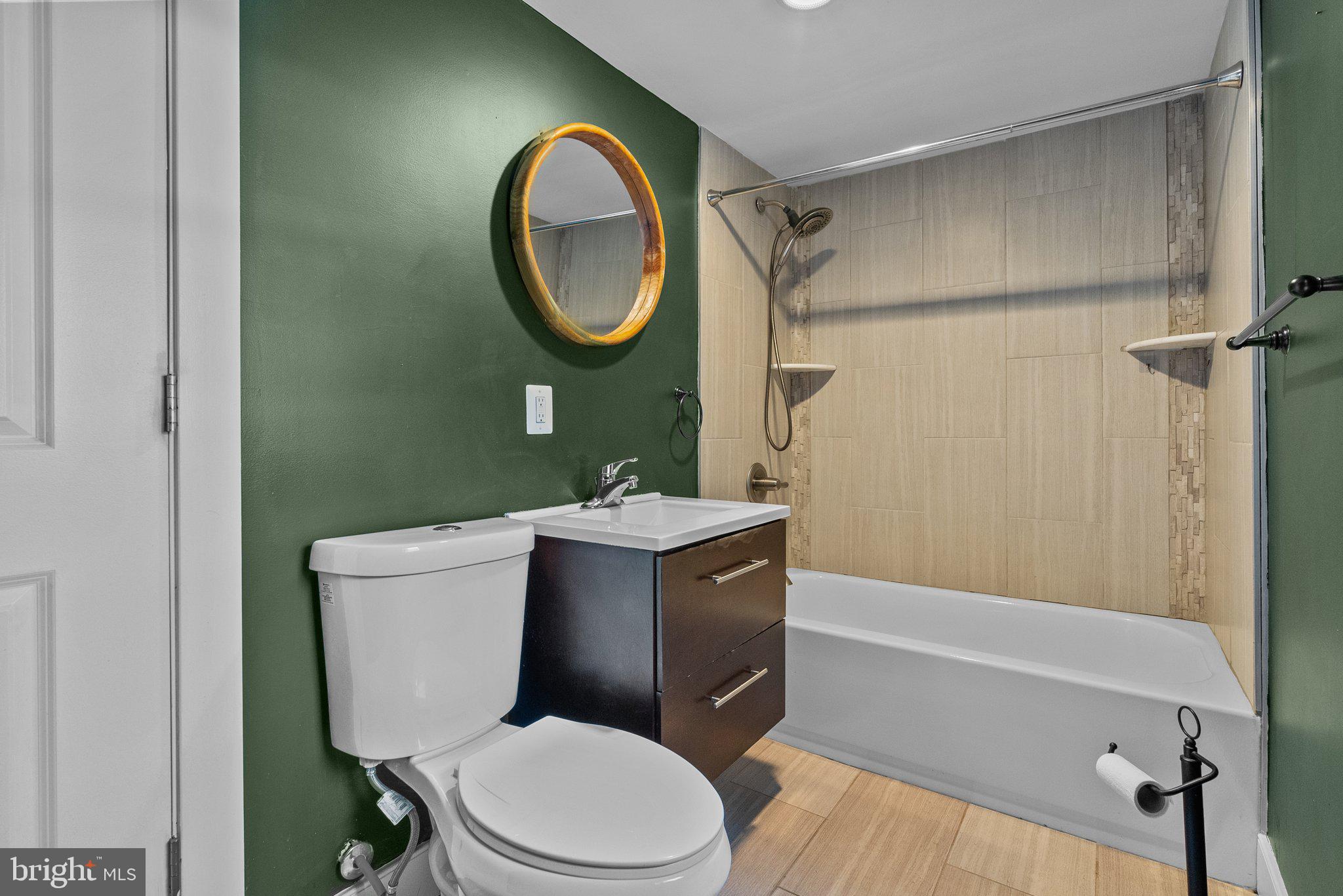 EAST KENSINGTON - Residential