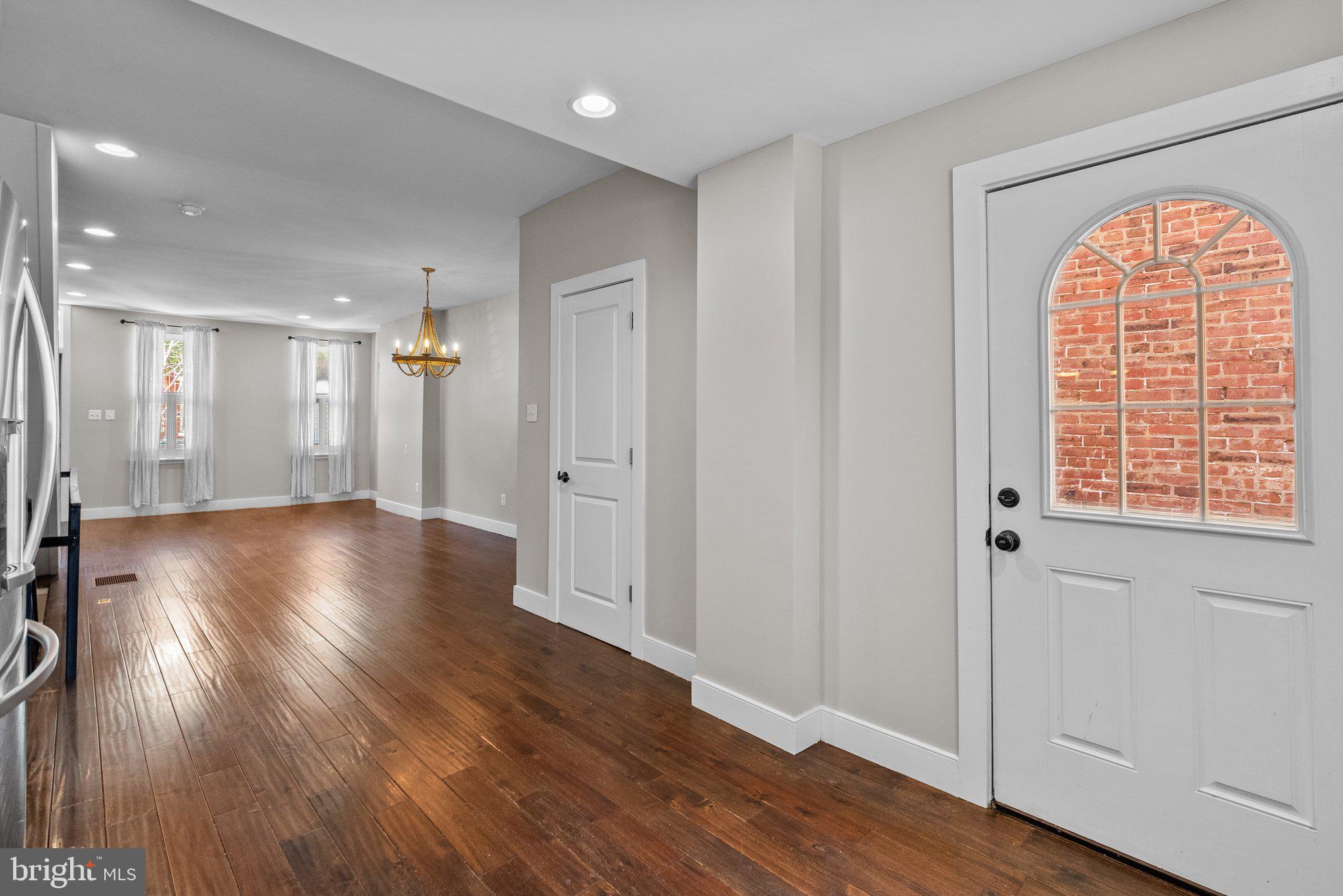 EAST KENSINGTON - Residential