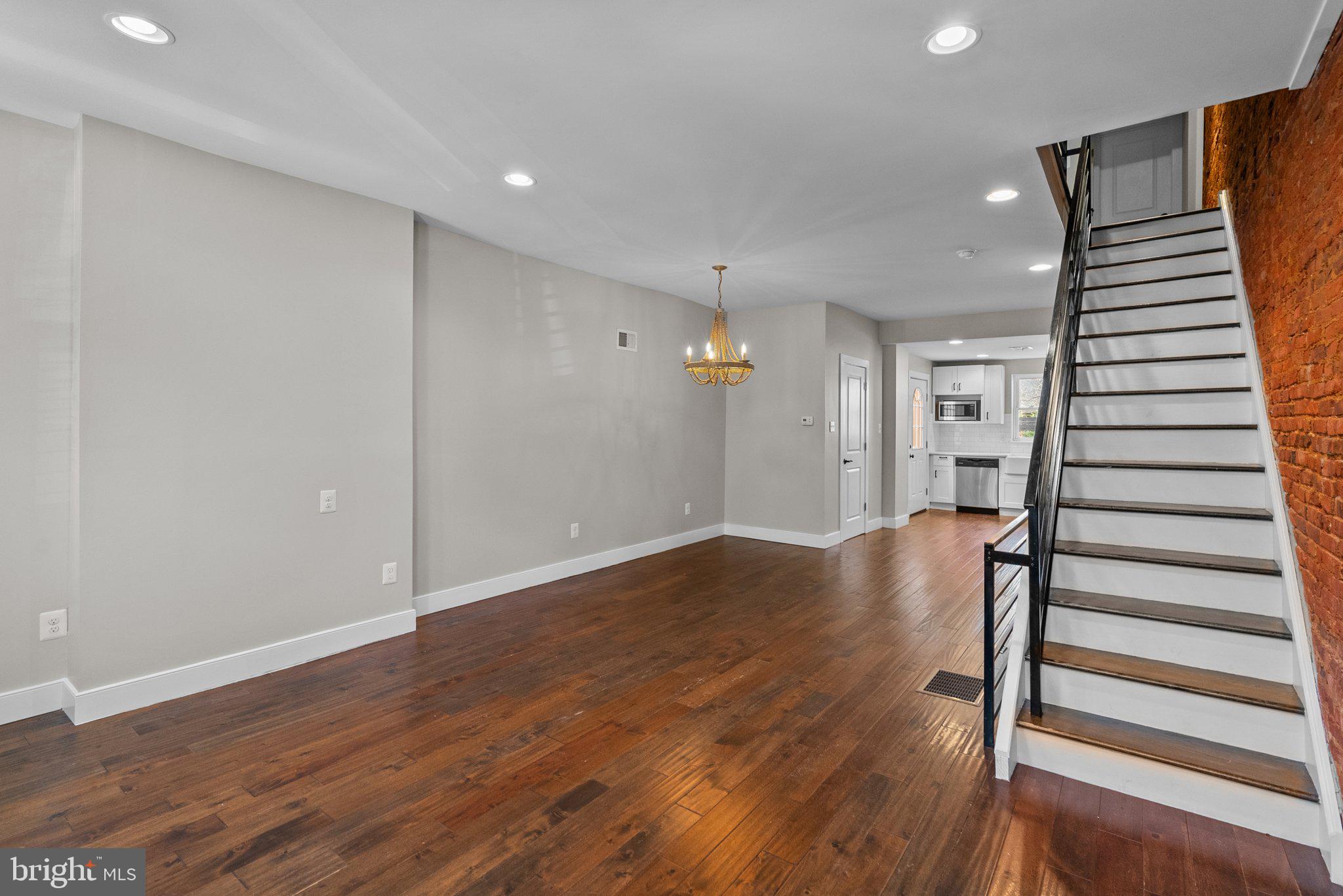 EAST KENSINGTON - Residential