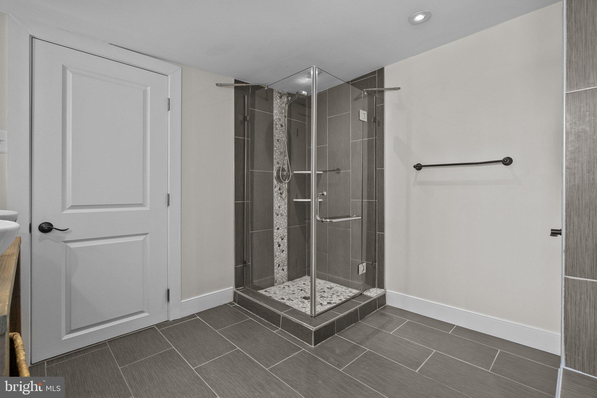 EAST KENSINGTON - Residential