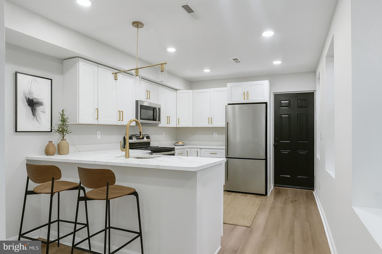 1110 W LOMBARD STREET